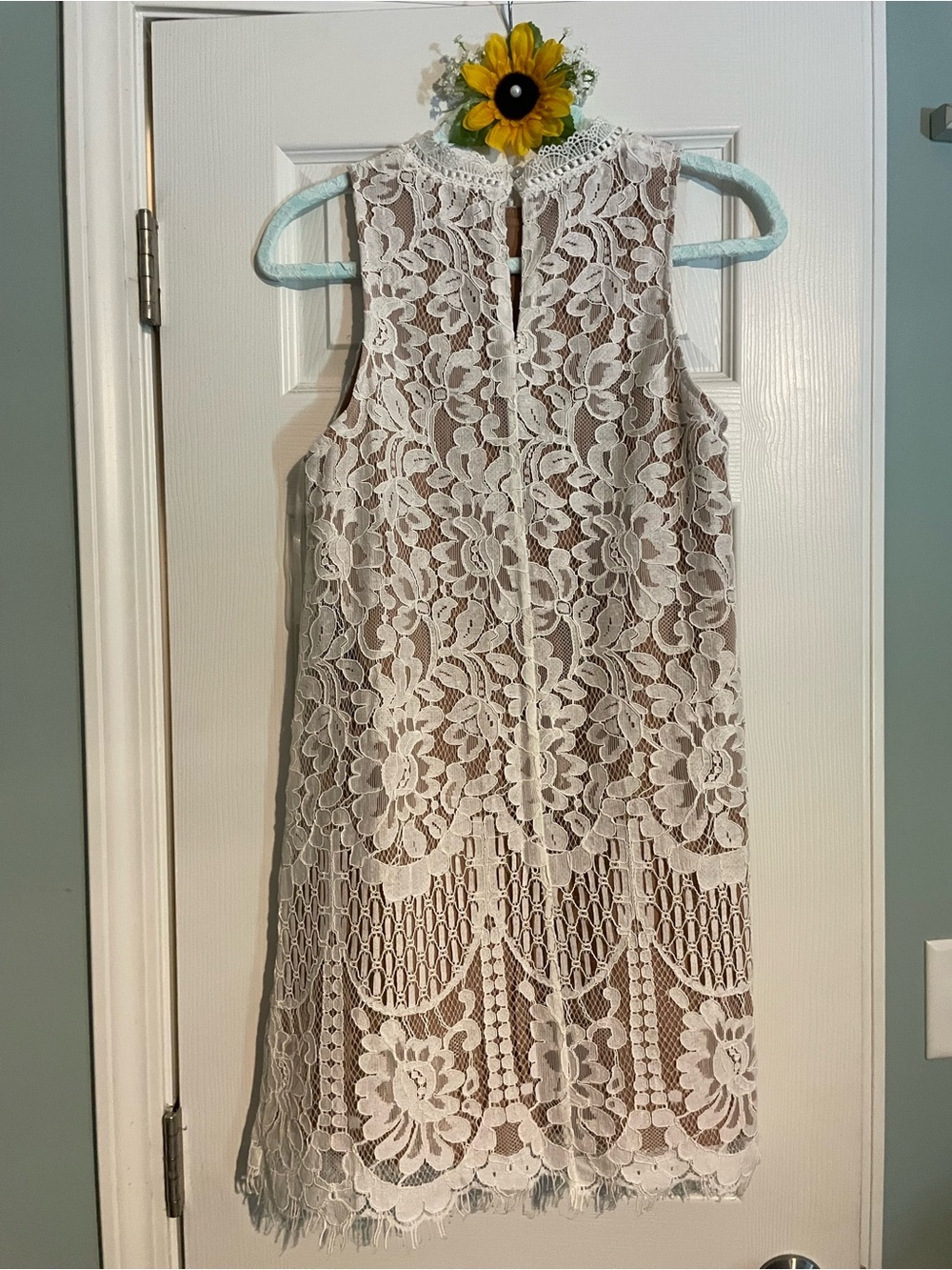 entro White Floral Lace Mini Dress - Picture 2 of 2